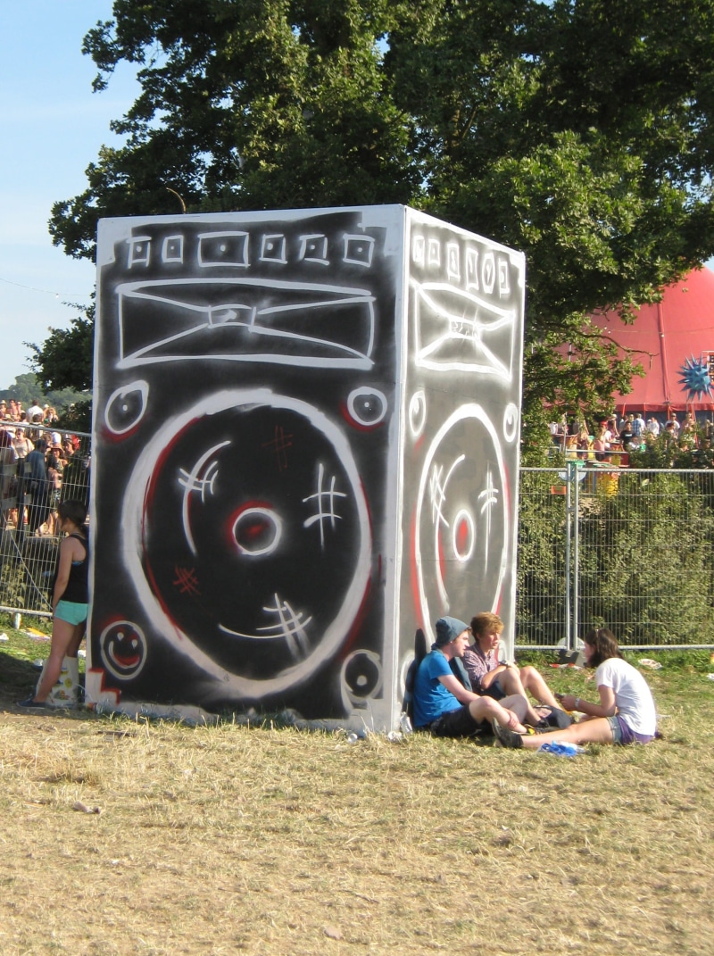 plant, summer, big, group of people, real people, united kingdom, enjoyment, bass, boys, 2K, music, leisure activity, tree, child, friends, england, musicfestival