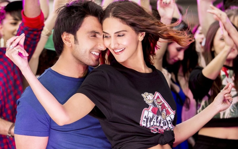 ranveer, kapoor, togetherness, fan - enthusiast, arms raised, emotion, adult, befik, human arm, excitement, group of people, Bollywood Movies, headshot