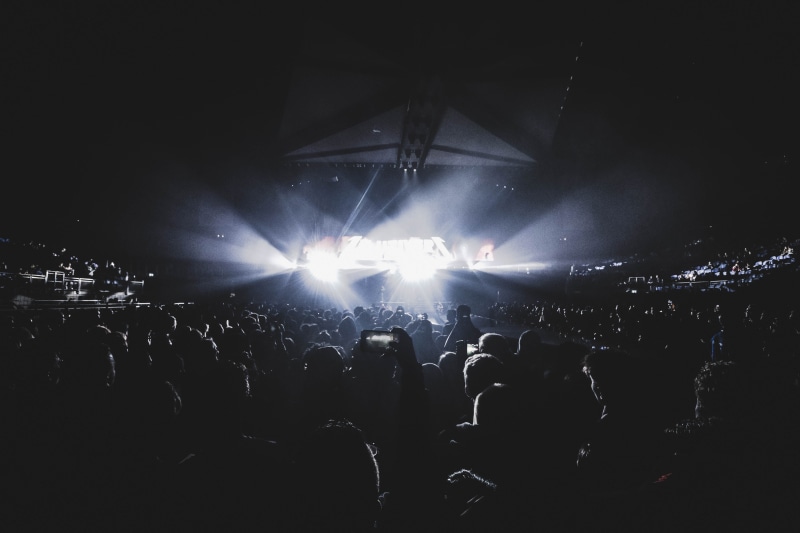 music festival, illuminated, applause, watching, smoke, light, nightlife, stage light, stage - performance space, spotlight, performers, dark, music, positive emotion