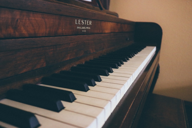 musical instrument, musical equipment, lester, piano key, old, vintage, sound, classic, musician, absence, keys, keyboard, piano keys, indoors, piano, concert