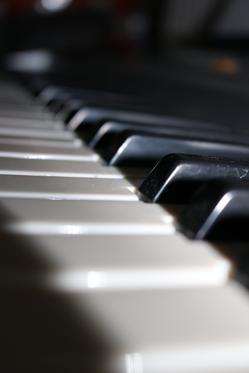 audio, keyboard instrument, classical music, arts culture and entertainment, music, white color, instrument, note, musical instrument, play, white, key