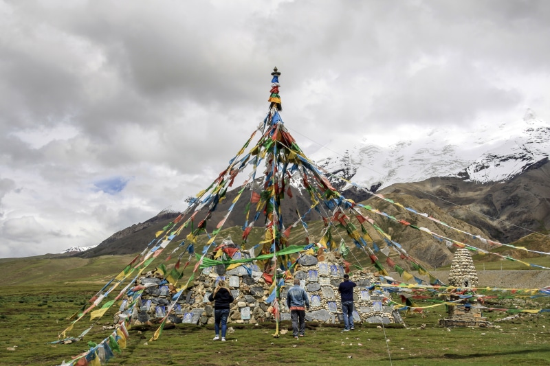asia, group of people, nature, mountain range, buddhism, outdoors, 5K, religion, large group of people, real people, cloud - sky, landscape, belief, autonomous region of tibet