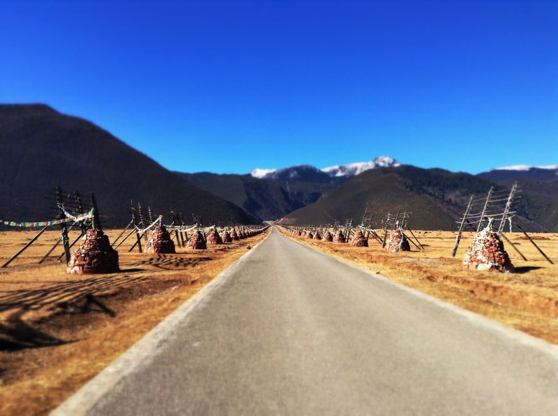 diminishing perspective, stuppa, mountain range, blue, copy space, landscape, Zhongdian, tibetan, middle, direction, field, road, prayer flag, yunnan, scenic