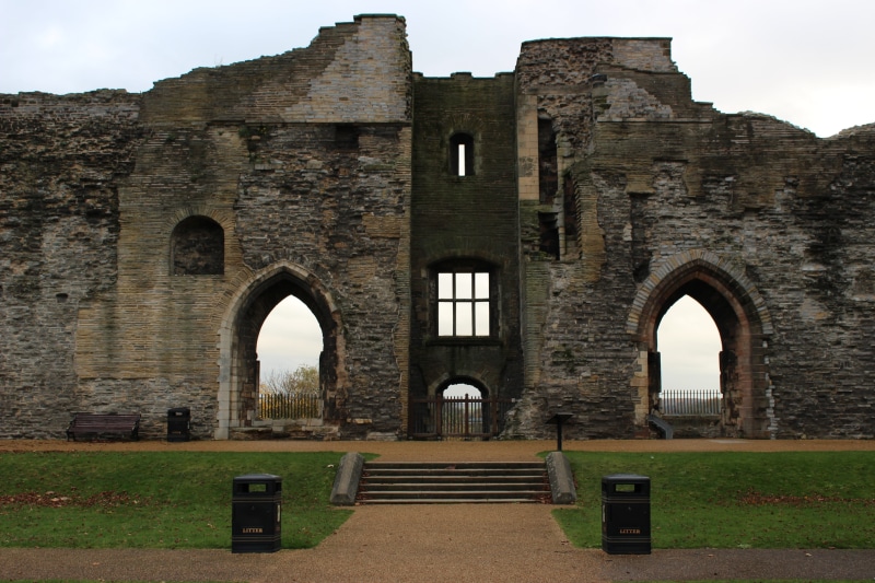 Newark-On-Trent, facade, Castle, outdoors, ruined, fortification, newark, ancient civilization, damaged, medieval, the past, concrete, sky, stone, stronghold