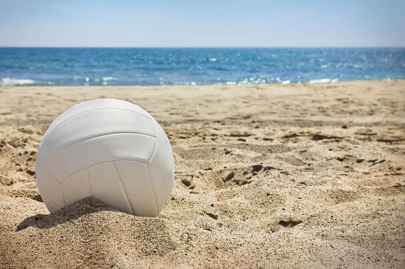 shadow, nature, beach, 4K, wave, land, horizon, blur, focus on foreground, ball, the ball, sunlight, beauty in nature, sky, solar, outdoors, white, horizon over water