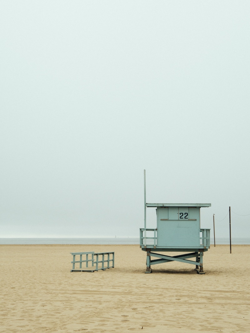 near, water, 4K, grey, horizon over water, architecture, beach cabin, chair, seat, copy space, sea, white, shed, absence, lifeguard hut, nature, lifeguard