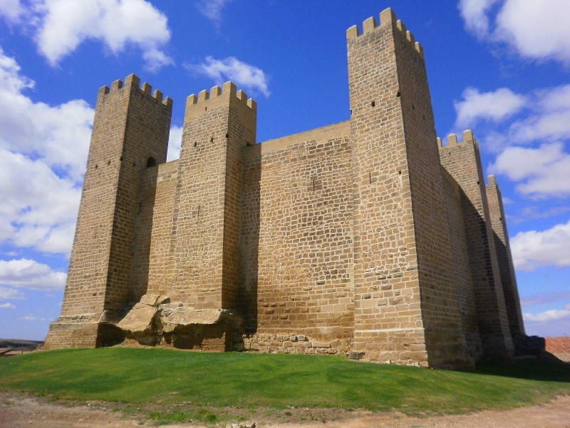 grass, clouds, uK, Spain, Zaragoza, building exterior, medieval, ancient civilization, structure, ancient, travel, building, travel destinations, tower