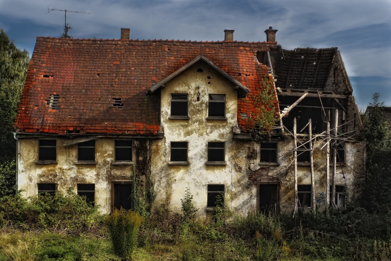 building Exterior, leave, no people, house, plant, day, roof, sky, history, damaged, residential district, abandoned, deterioration, outdoors, run down