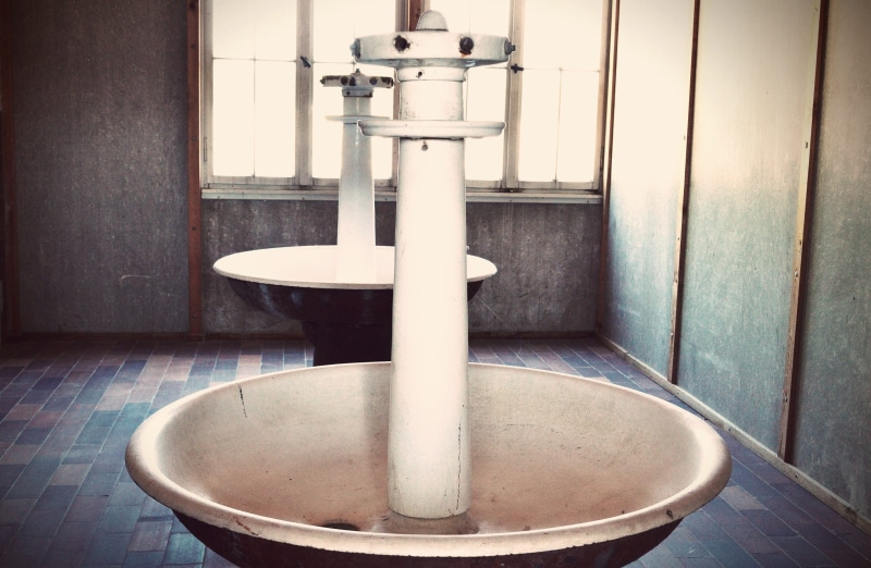 indoors, close-up, kz, clean, terrible, Memorial, food and drink, steel, flowing, simplicity, home, flooring, 2K, washroom, bad, bathroom, Dachau, Konzentrationslager