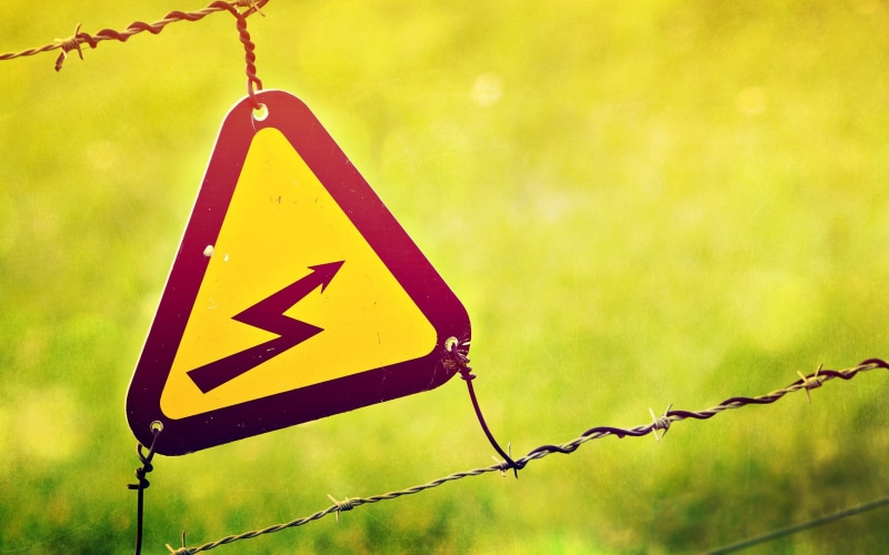 barbed wire, high voltage, 2K, signs