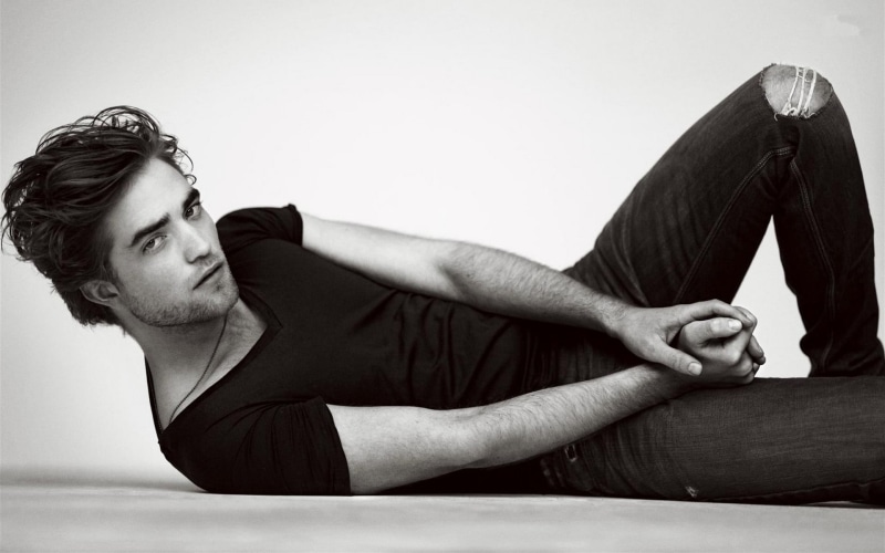 sitting, robert, neck, 1080P, shirt, sofa, hollywood, three quarter length, v, home interior, pattinson, men, s, real people, american, actor, contemplation