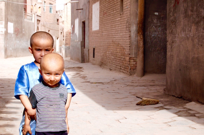 architecture, males, real people, men, lonely, care, city, safe, 2K, china, children, striped, siblings, people, lifestyles, togetherness, son, family