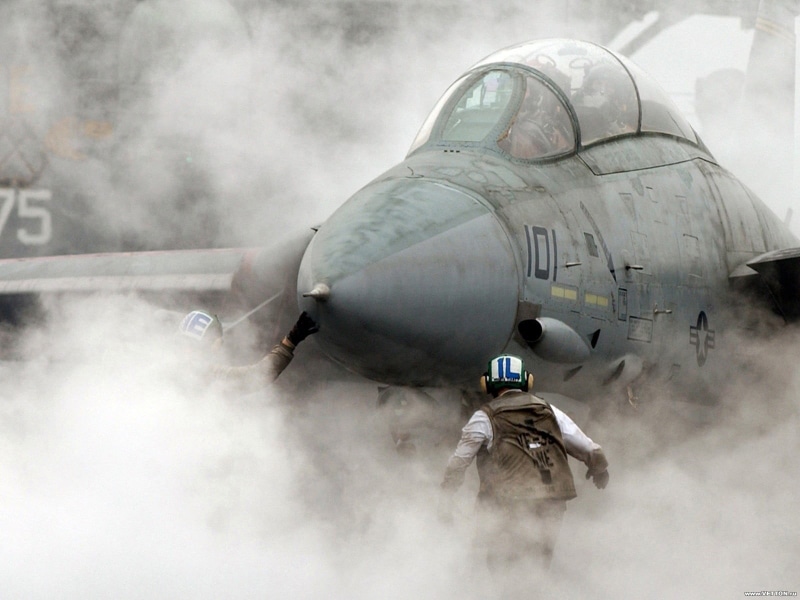 720P, fighter plane, mode of transportation, army, unrecognizable person, gray, F-14 Tomcat, aircraft, plane, smoke, military, day, aggression, air force