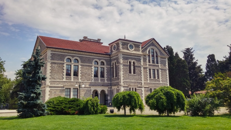 green, campus life, residential district, astonishing, structure, grass, campus, plant, lawn, collage, the past, turkey, arhitecture, outdoors, windows