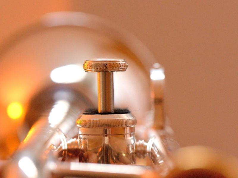 technology, classical music, chapel, nostalgia, lighting equipment, button, trumpet, wind instrument, close-up, focus, brass, gray, copy space, photgraphy