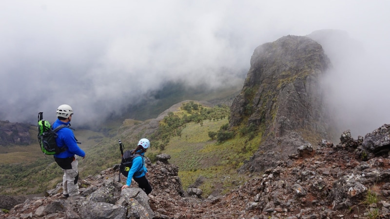 cloud, group, nature, dom, adventure, traveler, going, peak, landscape, america, happy, trekking, fog, rock, poles, rock - object, sport, friendship, climbing