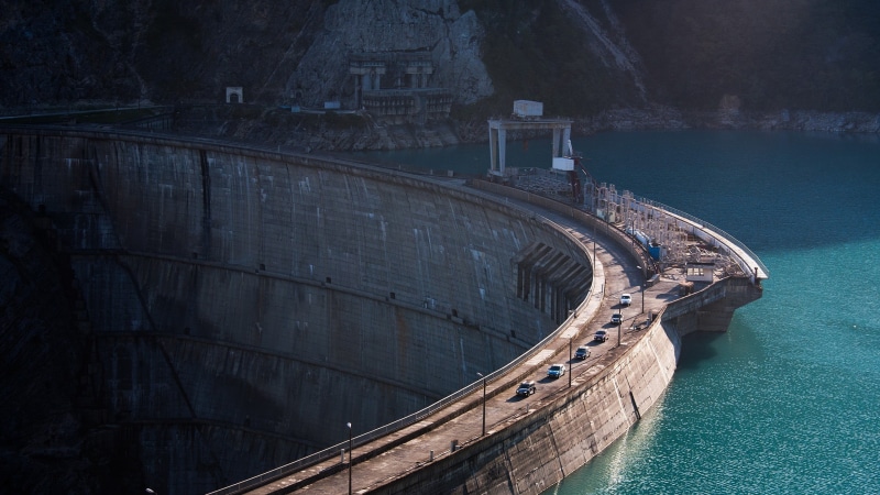 fuel and power generation, built structure, outdoors, reservoir, 2K, high angle view, no people, connection, painted, brown, waterfront, vidraru, dam
