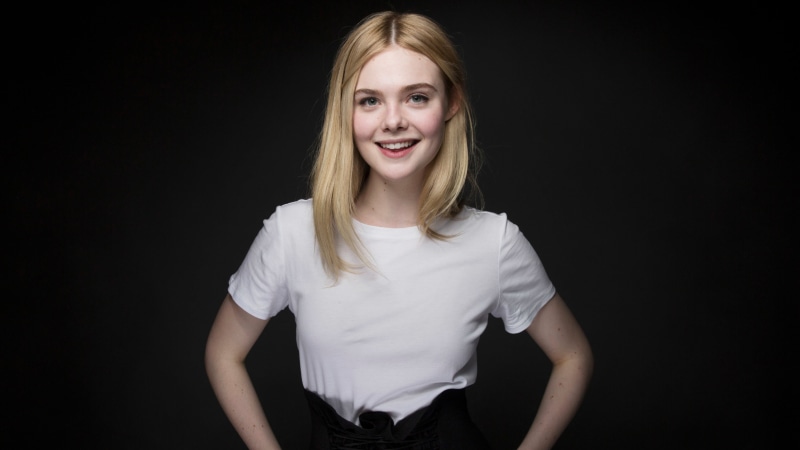 hairstyle, 4K, actress, happiness, waist up, looking at camera, blond hair, casual clothing, white, women, one person, portrait, beautiful woman, young women