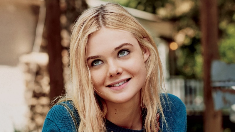 blue, hair, Elle Fanning, long hair, hairstyle, blond hair, front view, emotion, 1080P, beautiful woman, beauty, woman, shirt, one person, women, smiling