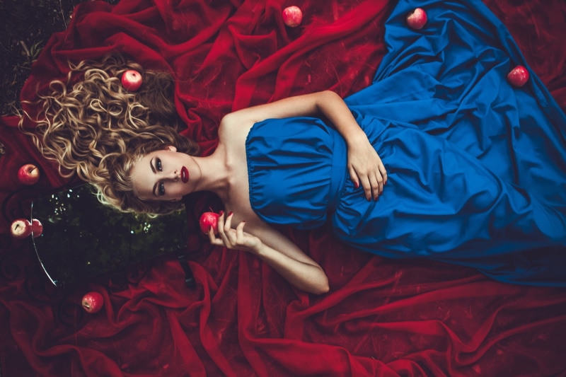 500px, hairstyle, adult, looking at camera, young adult, women, high angle view, beautiful woman, portrait, lying down, lying on back, young women, indoors