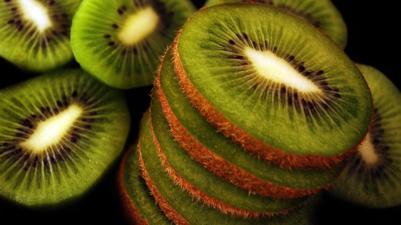 no people, 1080P, healthy lifestyle, studio shot, seed, wellbeing, indoors, group of objects, ripe, organic, green color, kiwi, healthy eating, slice