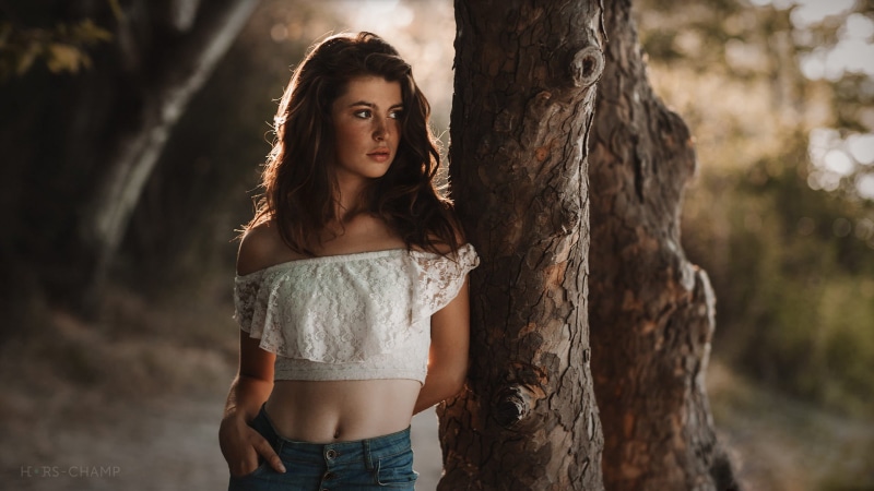 women, hairstyle, contemplation, women outdoors, one person, tree trunk, portrait, beauty, standing, belly, hors-champ, tree, looking away, trunk, young women