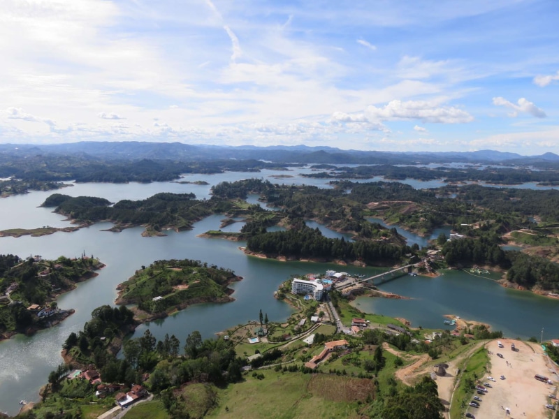 architecture, tranquil scene, built structure, mountain, 1080P, beauty in nature, lake, environment, cloud - sky, nature, high angle view, guatape medellin