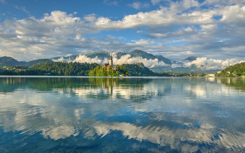Trees, Bled, Alps, Lake, Julian, Church, Water, Slovenia, Clouds, 2K, Reflection
