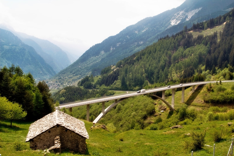 house in the middle, sigma, Switzerland, villages, hill, valley, europe, scenics, green  fields, bridge, rural Scene, farm  house, 5K, scenic, mountain