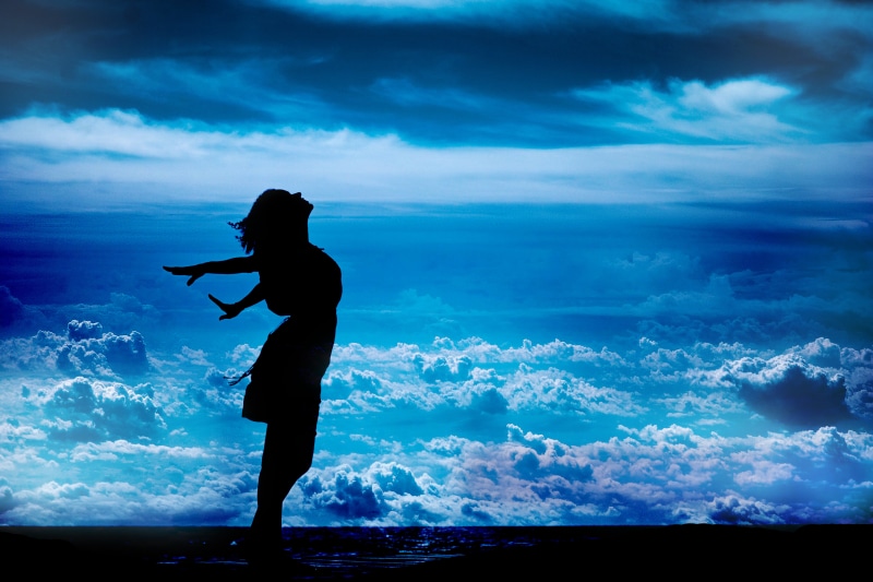 lifestyles, nature, side view, standing, beauty in nature, real people, dom, mountain top, full length, human arm, 8K, spreading, arms raised, arms, leisure activity
