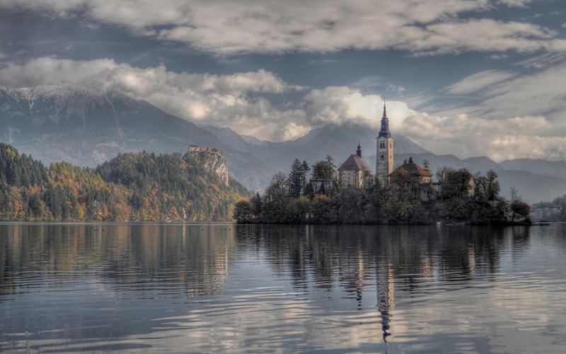 reflections, beautiful, lakes, overcast, 3d and abstract, nature, cloudy, bled, 2K, slovenia