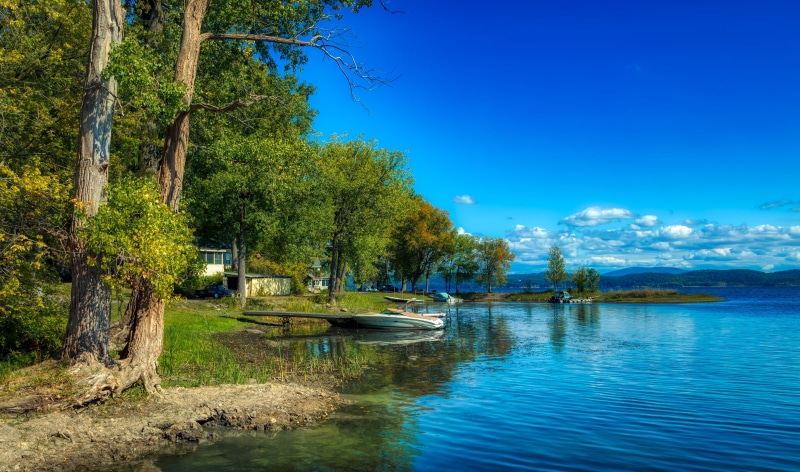 waterfront, day, canoes, holiday, trees, country, nature, 4K, sky, beautiful, lake, reflection, tranquility, rural, whites beach, scenic, mountain, tree