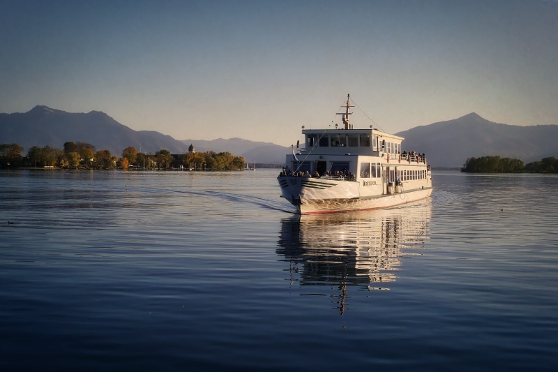 mountain, sea, transportation, sky, craft, passenger craft, reflection, lake, nautical vessel, 5K, tranquil scene, mode of transportation, chiemsee, sailing