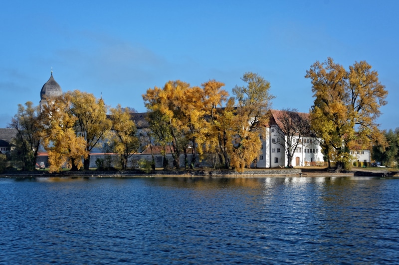 tree, bavaria, building exterior, blue, day, no people, view, building, nature, reflection, 4K, chiemgau, outdoors, benedictine, landscape, chiemsee, sky