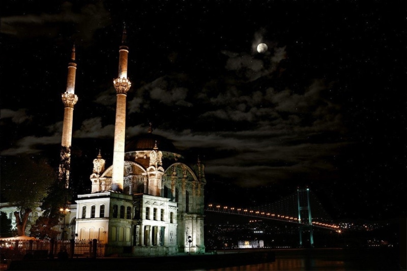 night, moon, travel destinations, 480P, no people, illuminated, outdoors, architecture, built structure, cloud - sky, tourism, building, moonlight, travel