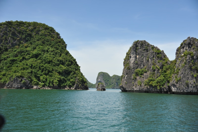 sky, bay, plant, rock, day, 4K, rock - object, idyllic, travel, waterfront, thailand, sea, halong Bay, outdoors, island, landscape, nature, coastline