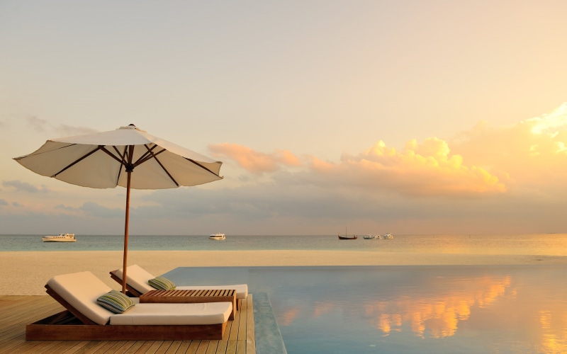 sea, maldives, idyllic, cloud - sky, white, ocean, land, scenics - nature, Nature, umbrella, no people, tranquility, velassaru, 2K, reflection, Beach