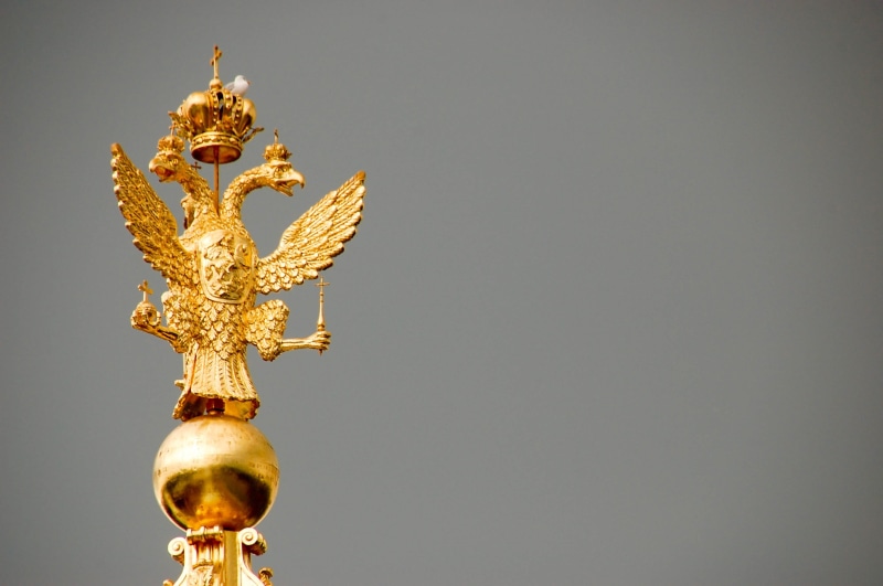 studio shot, heraldic, peterhof, success, russia, clean, coat, monarchy, figurine, wing, bird, gray background, weapons, yellow, single object, imperial