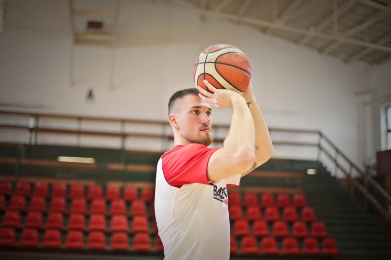 playing, basketball - sport, basketball uniform, basketball, game, real people, one person, human limb, 5K, raising, young adult, player, competition