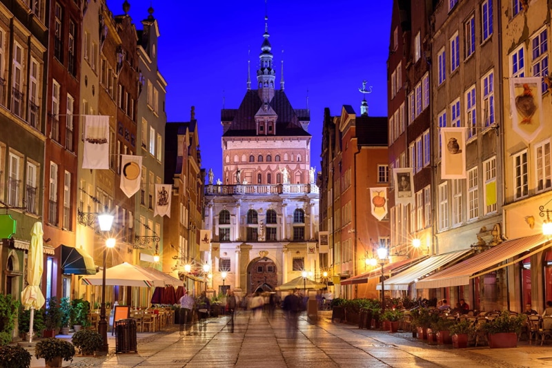 building, 720P, old, city life, built structure, city, the past, cafe, street, nightlife, Gdańsk, travel destinations, cityscape, illuminated, clock, architecture