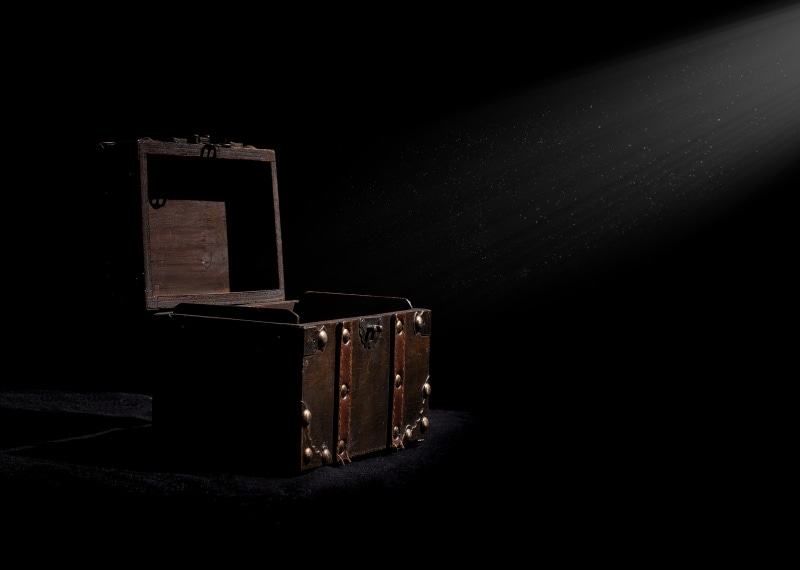 obsolete, single object, protection, old, ray, 5K, vintage, photography, wood - material, brown, close-up, dark, wealth, metal, antique, black background