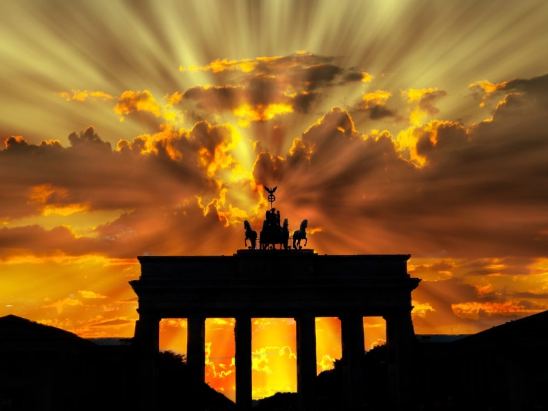 travel, rays, landmark, sculpture, city, yellow, architectural column, sunset, berlin, chariot, statue, travel destinations, architecture, sunbeam, cloud - sky