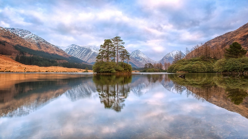 Valley Glen Etive, 2K, Glen Etive, lake, leaf, mountain, tree, Scottish Highlands, trees, green, Highlands, Lake Lohan-Urr, Scotland, island, lochan, urr