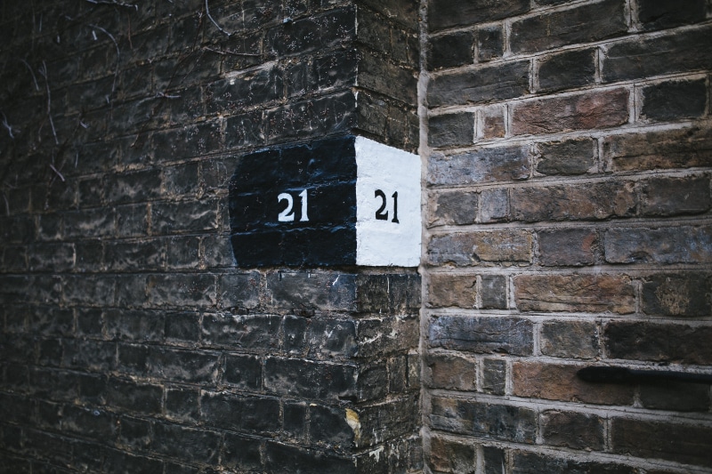 no People, brown, 21, corner stree, 4K, showing, backgrounds, wall - Building Feature, architecture, brick Wall, street, black, house, wall, corner, numbers
