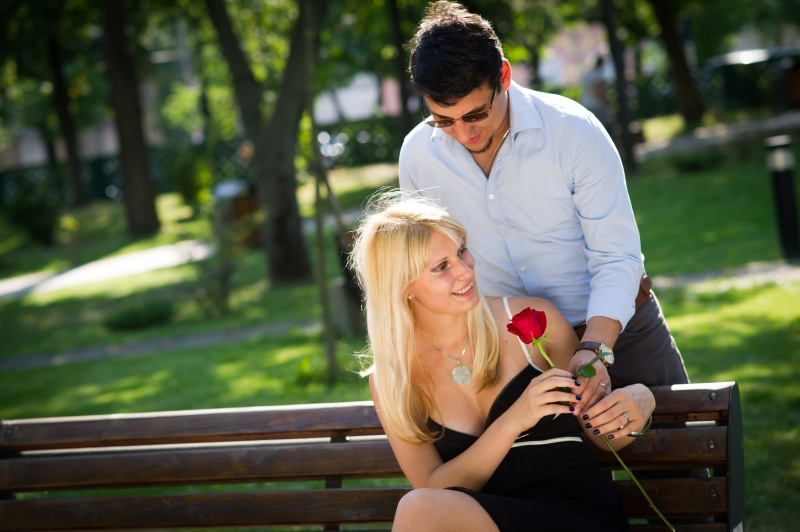 men, true love, young couple, caucasian Ethnicity, giving, summer, front view, leisure activity, boyfriend, smile, women, romance, sitting, happy, couple - Relationship