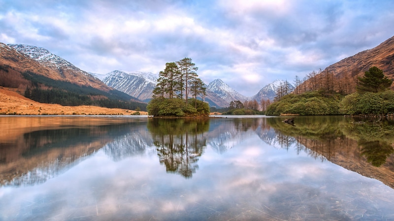 Glen Etive, reflection, island, lake Lohan-OAI, Lochan Urr, mountains, valley Glen Etive, Scotland, 2K, Scottish Highlands, lake, trees