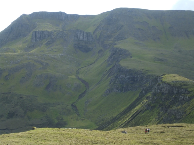 hill, scenics - nature, remote, landmark, uk, environment, explore, scenery, grass, sunlight, quiraing, no people, peak, wild, skye, destination, land