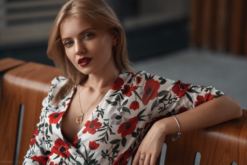 women, model, earring, 1080P, necklace, sitting, red lipstick, blonde, looking at viewer, bokeh, Katrin Enina, bracelets, photography, portrait, Victor Sidorenko