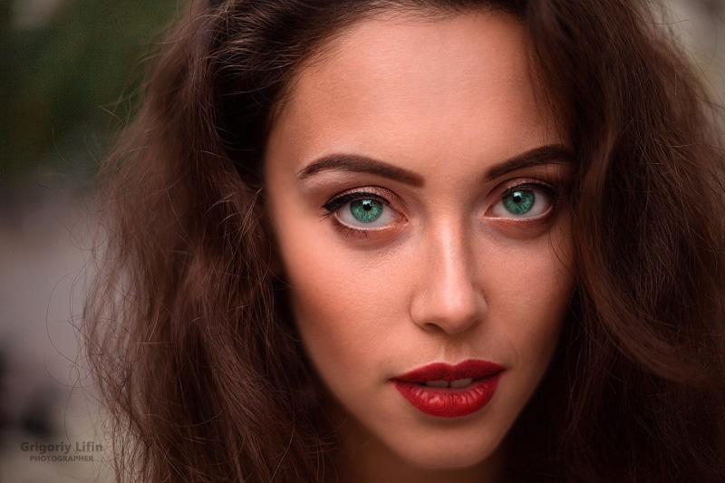 Katrin, Grigoriy Lifin, close-up, portrait, bokeh, face, 1080P, background, brown hair, hairstyle, green eyes, look, makeup, Ekaterina Smirnova, model