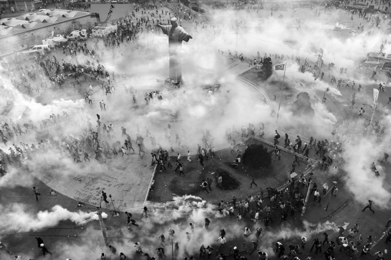 fine arts, jesus, environment, people, smoke - physical structure, aesthetics, crowd, group of people, tree, revolution, smoky, architecture, black and white